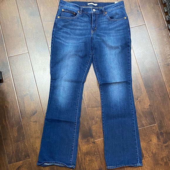 Levi’s Boot Cut Jeans - Picture 3 of 3